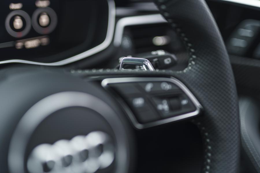Детали интерьера Audi RS4 Avant (B9) 2020 года  (UK) (фото 81 из 99)